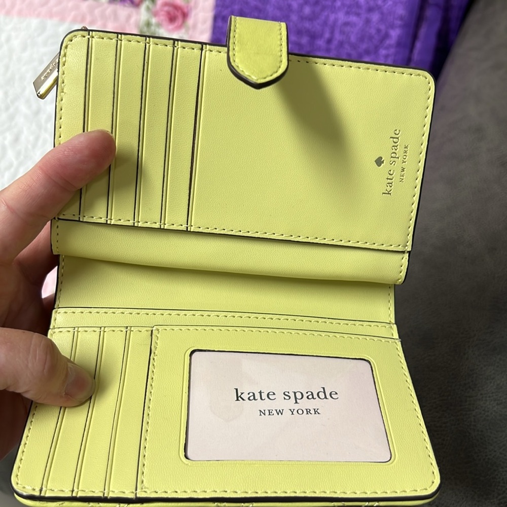 Kate Spade Pale Chartreuse Quilted Wallet NWOT - Picture 10 of 12